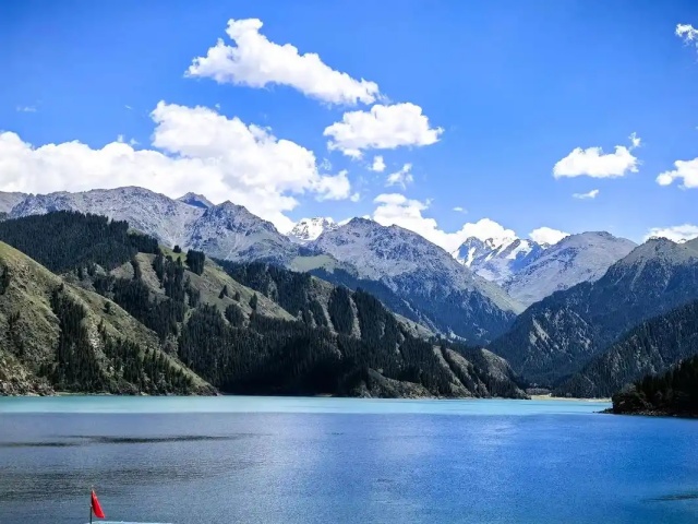 新疆天山天池.jpg 新疆天山天池.jpg
